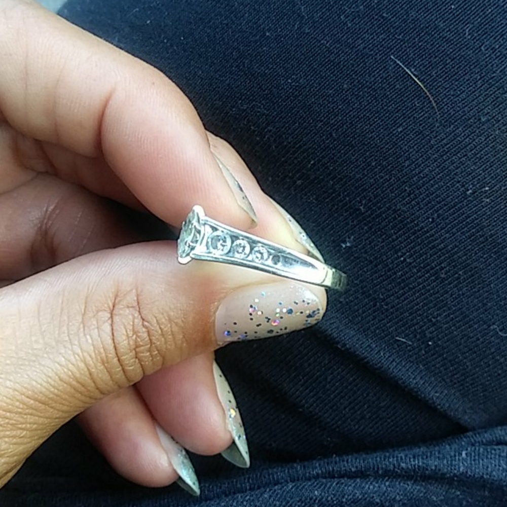 Engagement ring - Picture 4 of 4